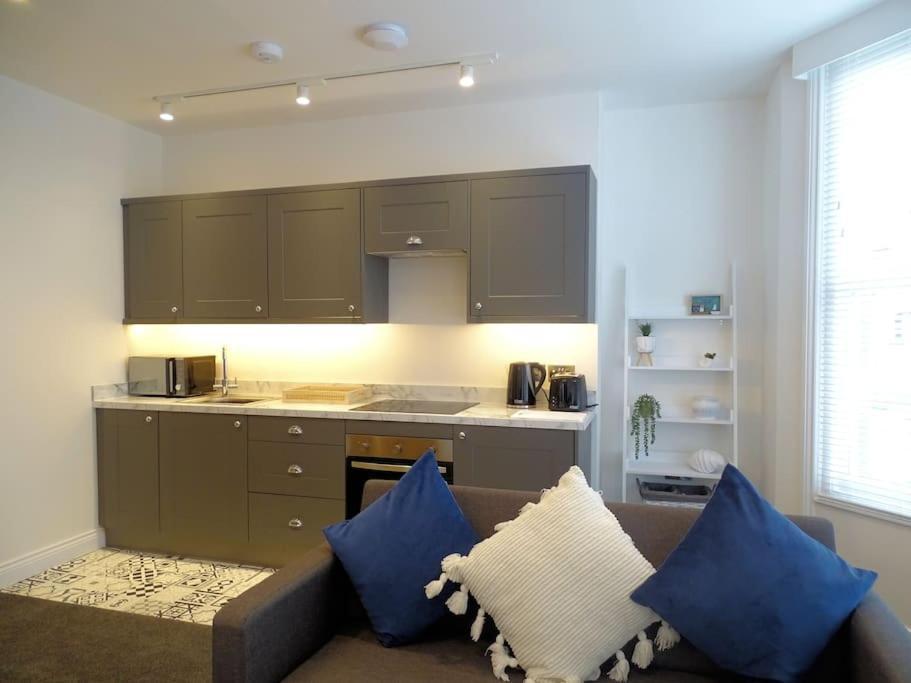 Apt 3 - Queens Court Scarborough Extérieur photo